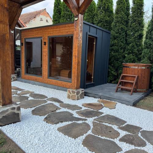 Prémium Panorámás Kültéri Termowood Szauna relaxációs szobával - [ PSZSZ 6 ]